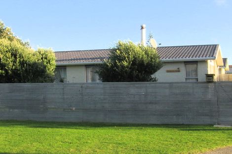 Photo of property in 24b Hemara Street, Waikanae Beach, Waikanae, 5036