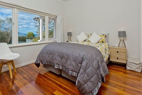 Photo of property in 1/160 East Coast Road, Forrest Hill, Auckland, 0620