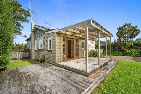 Photo of property in 27 Oxford Street, Fairfield, Hamilton, 3214
