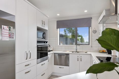 Photo of property in Waterview Estate, 32/4 Greystone Place, Omokoroa, 3114