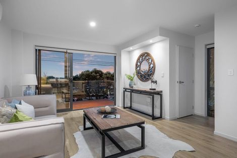 Photo of property in 2e Fowler Street, Northcote, Auckland, 0627