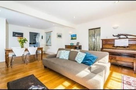 Photo of property in 40 Pupuke Road, Hillcrest, Auckland, 0627