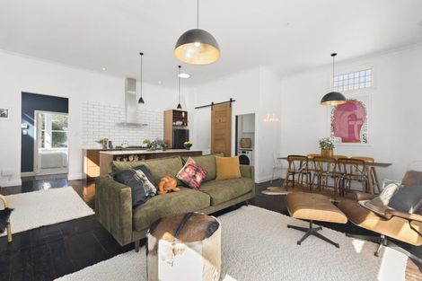 Photo of property in 36 Derwent Street, Island Bay, Wellington, 6023