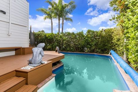 Photo of property in 2/20 Kiteroa Terrace, Rothesay Bay, Auckland, 0630