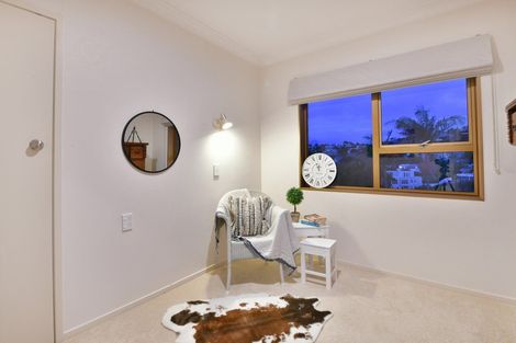 Photo of property in 9 Elgin Place, Red Beach, 0932