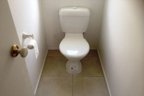 Photo of property in 89 Totaravale Drive, Totara Vale, Auckland, 0629