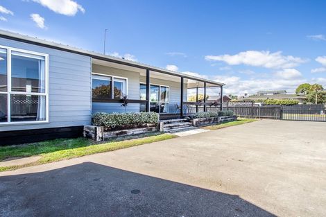 Photo of property in 13 Rutherford Drive, Waikanae Beach, Waikanae, 5036