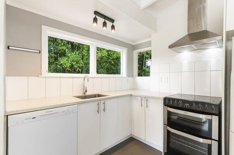 Photo of property in 126 Candia Road, Henderson Valley, Auckland, 0614