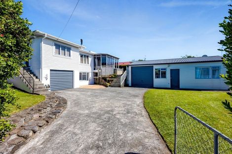 Photo of property in 10 York Crescent, Westown, New Plymouth, 4310
