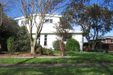 Photo of property in 14 Raglan Avenue, Cloverlea, Palmerston North, 4412