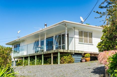 Photo of property in 2 Cliff Street, Pahi, Paparoa, 0571