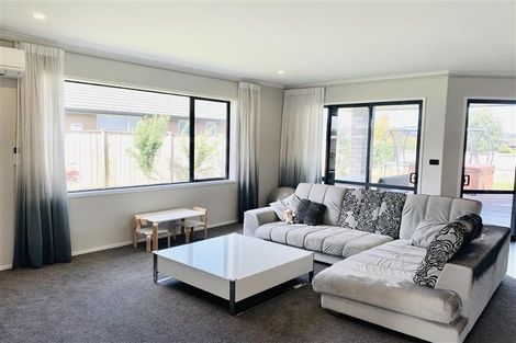 Photo of property in 9 Grove Way, Riverhead, 0820