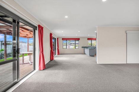 Photo of property in 1 Nevada Way, Kelvin Grove, Palmerston North, 4414