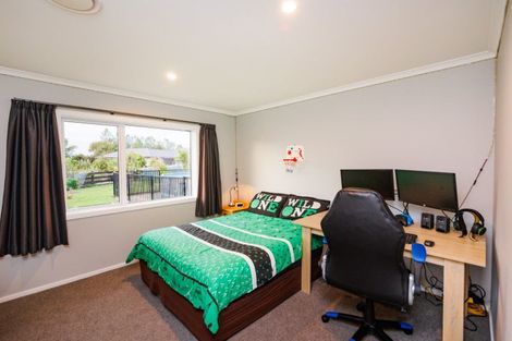 Photo of property in 21 Loveston Lane, Kelvin Grove, Palmerston North, 4470