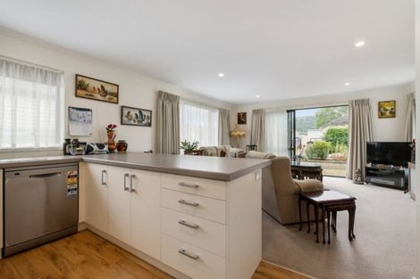 Photo of property in 8 Savage Crescent, Upper Hutt Central, Upper Hutt, 5018