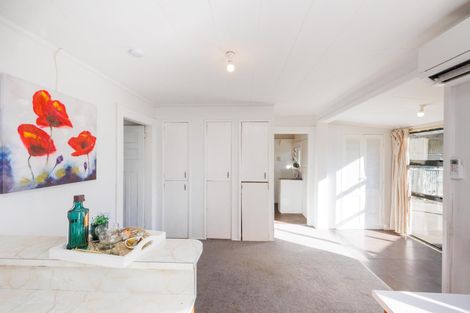Photo of property in 21 Edgeware Road, Palmerston North, 4410