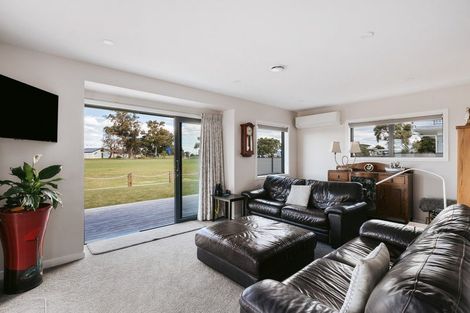Photo of property in 26 Harbour View Road, Omokoroa, 3114