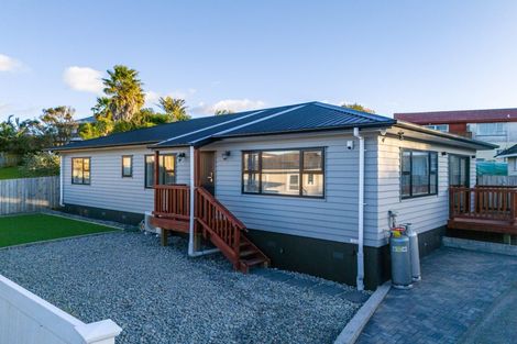 Photo of property in 18a Lydford Place, Glendene, Auckland, 0602