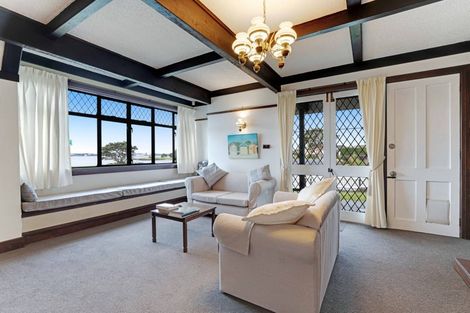 Photo of property in 81 Kiwi Esplanade, Mangere Bridge, Auckland, 2022