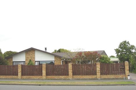 Photo of property in 38 Queenspark Drive, Parklands, Christchurch, 8083