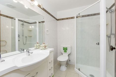 Photo of property in 20 Unsworth Drive, Unsworth Heights, Auckland, 0632