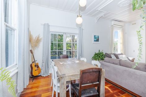 Photo of property in 2 Smith Street, Raglan, 3225