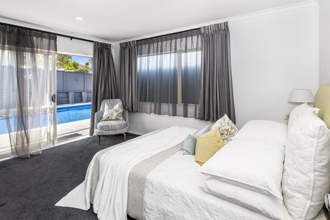 Photo of property in 2 Canonbie Place, East Tamaki Heights, Auckland, 2016