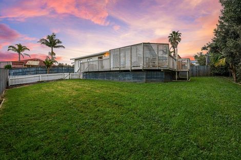 Photo of property in 25 Broadfield Street, Massey, Auckland, 0614