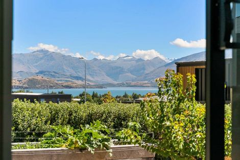 Photo of property in 16 Scurr Terrace, Wanaka, 9305