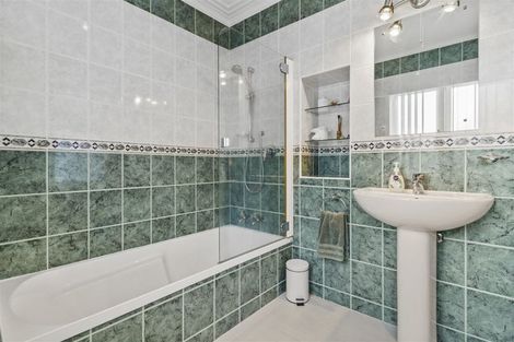 Photo of property in 1/345a Wairau Road, Totara Vale, Auckland, 0629