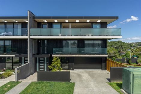 Photo of property in 11a Montgomery Avenue, Rothesay Bay, Auckland, 0630