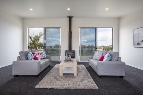 Photo of property in 24 Omana Avenue, Shelly Beach, Helensville, 0874