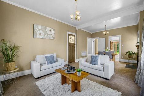 Photo of property in 27 Oxford Street, Fairfield, Hamilton, 3214