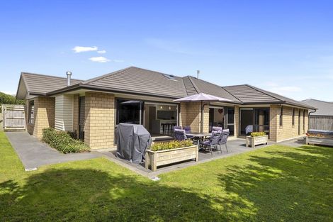 Photo of property in 12 Anderson Way, Highlands Park, New Plymouth, 4312