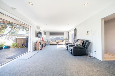 Photo of property in 14 Bideford Place, Dallington, Christchurch, 8061