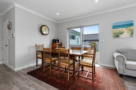 Photo of property in 16 Walter Ruddock Avenue, Kumeu, 0810