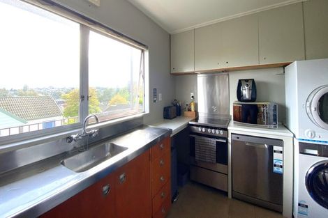 Photo of property in 28 Awaroa Road, Sunnyvale, Auckland, 0612