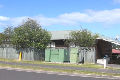 Photo of property in 3/10 Heathglen Place, Bayview, Auckland, 0629