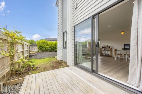 Photo of property in 1 Papa Orchard Drive, Kumeu, 0810