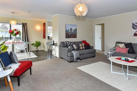 Photo of property in 7 Bill Phillip Place, Clendon Park, Auckland, 2103