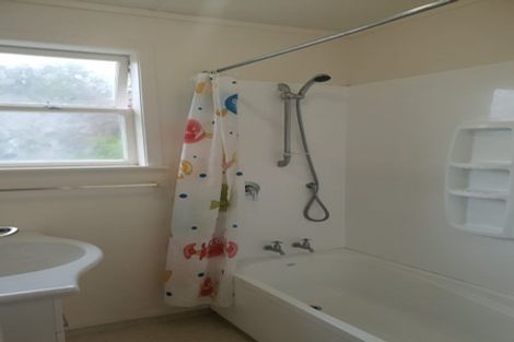 Photo of property in 6 Knox Road, Swanson, Auckland, 0612
