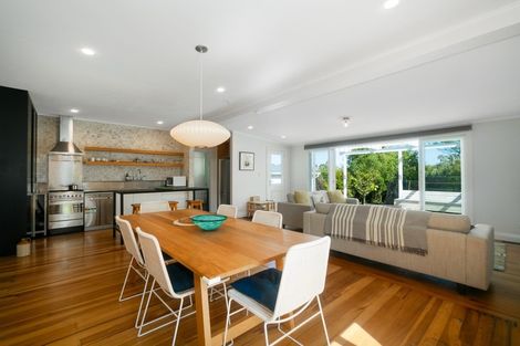 Photo of property in 10 Pasadena Avenue, Point Chevalier, Auckland, 1022