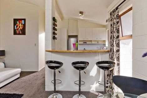 Photo of property in 1/72 Mountbatten Avenue, Hillcrest, Auckland, 0627