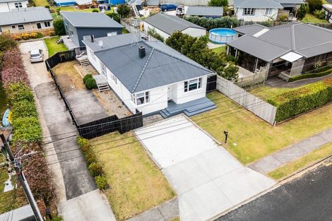 Photo of property in 15a Queens Road, Glen Avon, New Plymouth, 4312