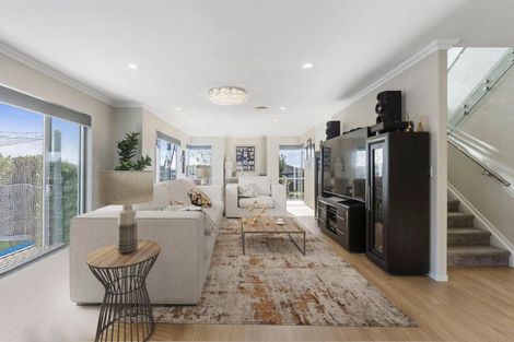 Photo of property in 13 Eastview Crescent, Stanmore Bay, Whangaparaoa, 0932