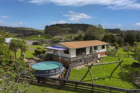 Photo of property in 1187 Peak Road, Helensville, 0875
