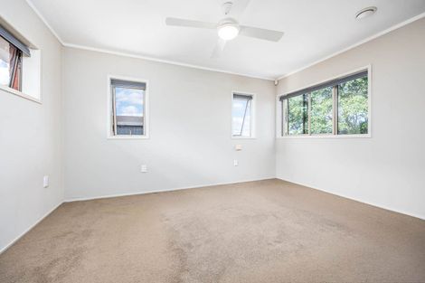 Photo of property in 9a Pendene Place, Forrest Hill, Auckland, 0620
