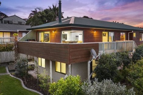 Photo of property in 6 Charlotte Street, Stanmore Bay, Whangaparaoa, 0932