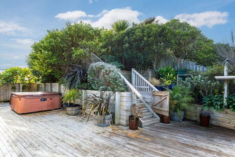 Photo of property in 6 Seascape View, Paremata, Porirua, 5024