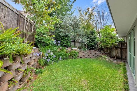 Photo of property in 38 Harbour Lights Close, West Harbour, Auckland, 0618